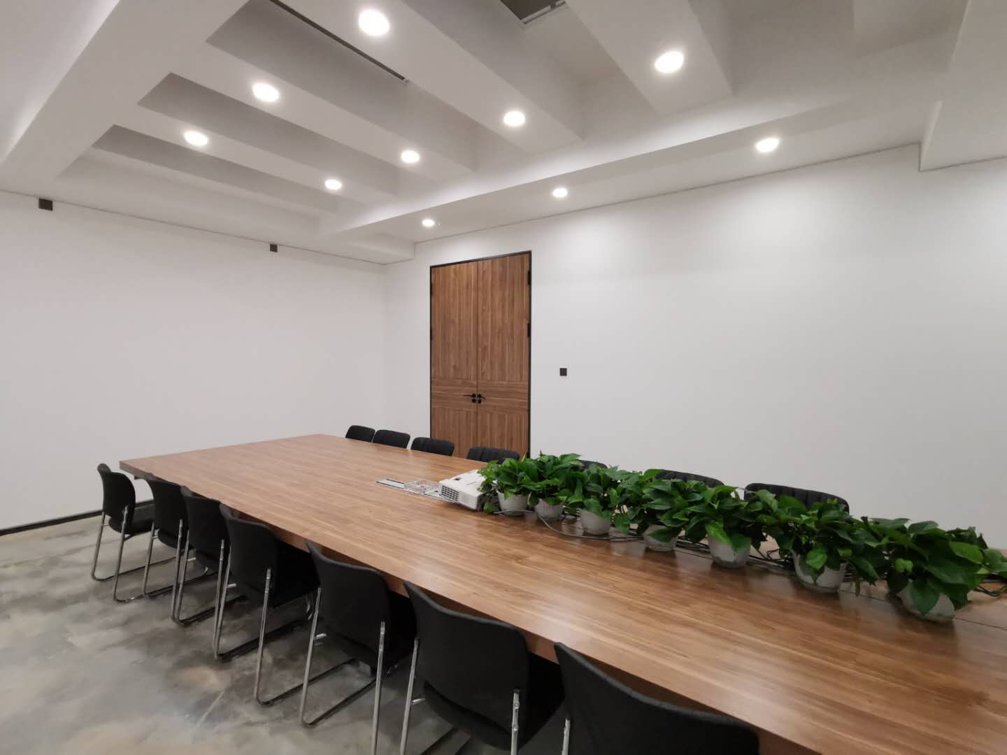 1591604246883654.jpg 會(huì)議(yì)室.jpg